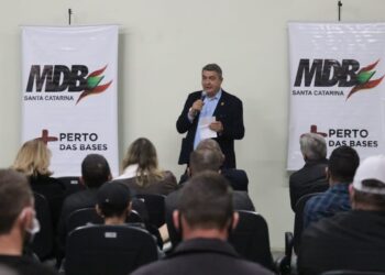 Licenciado, Lunelli participa de eventos do MDB e volta a defender as prévias