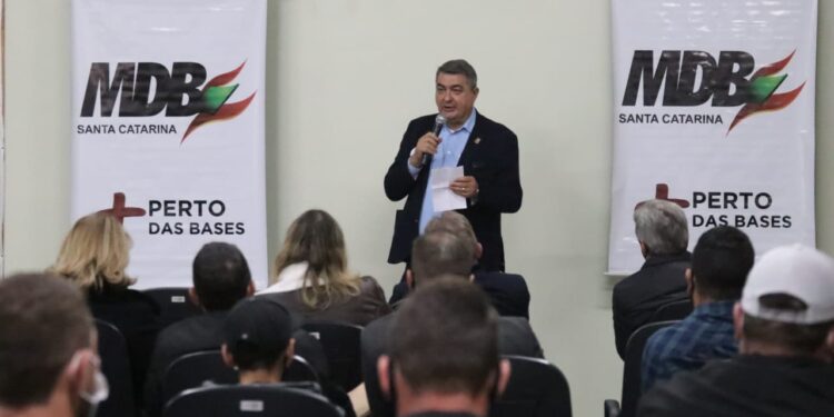 Licenciado, Lunelli participa de eventos do MDB e volta a defender as prévias