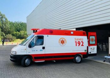 Idoso morre enquanto esperava na fila para receber vacina contra Covid-19 em SC