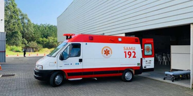 Idoso morre enquanto esperava na fila para receber vacina contra Covid-19 em SC