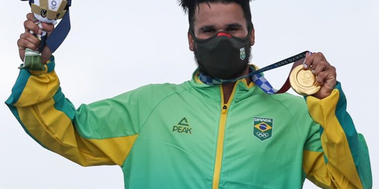 Ítalo Ferreira é ouro em Tóquio e 1º campeão olímpico no surfe