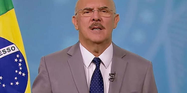 Ministro da Educação defende retorno às aulas presenciais