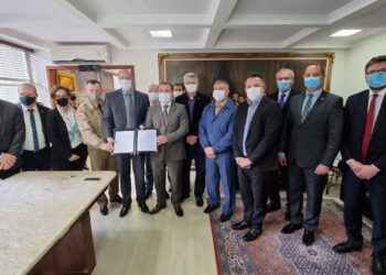 Governo protocola projeto que reajusta salário de 80 mil servidores de SC