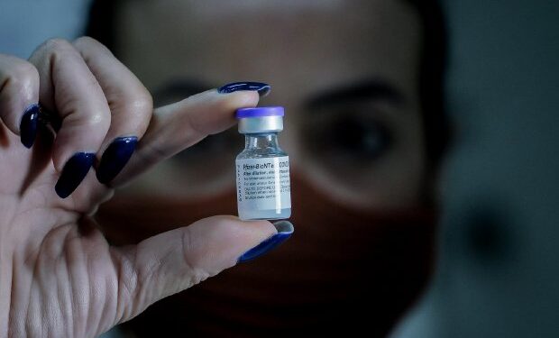 Vacinação em SC: Saúde discute critérios que serão adotados na imunização de adolescentes