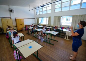 Projeto de reajuste dos professores vai para Assembleia Legislativa