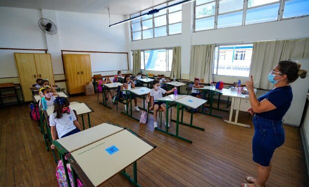 Projeto de reajuste dos professores vai para Assembleia Legislativa