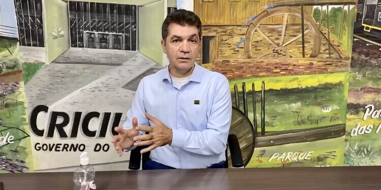 MP vai investigar prefeito que exonerou professor ‘por viadagem’ em SC