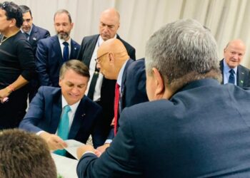 Prefeito de Jaraguá do Sul entrega ofício com reivindicações ao Presidente Bolsonaro