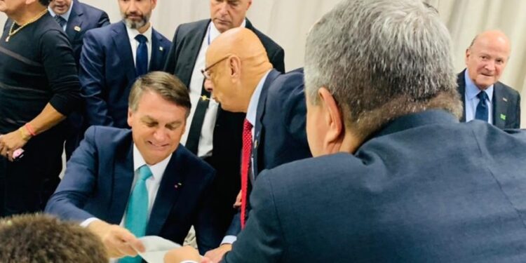 Prefeito de Jaraguá do Sul entrega ofício com reivindicações ao Presidente Bolsonaro