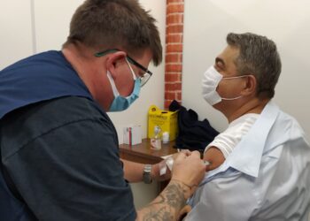 Prefeito de Jaraguá do Sul toma segunda dose de vacina contra a Covid-19