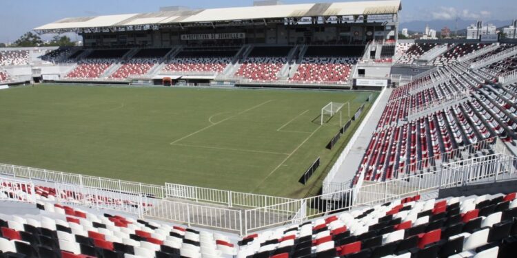 Arquibancada coberta da Arena Joinville é interditada