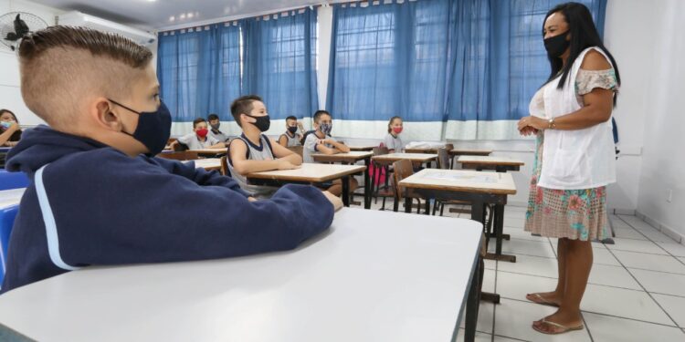 Joinville terá aulas 100% presenciais para alunos do 1º ao 3º ano do Ensino Fundamental