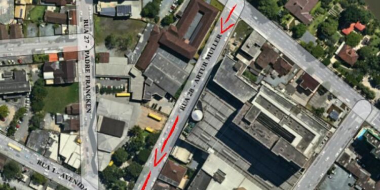 Rua Artur Müller, em Jaraguá do Sul, terá sentido único a partir de segunda-feira (9)