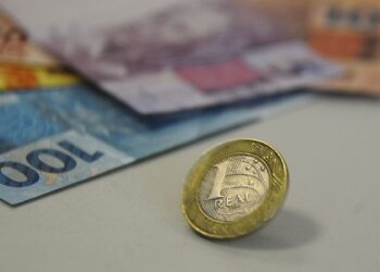 Orçamento de 2022 prevê salário mínimo de R$ 1.169