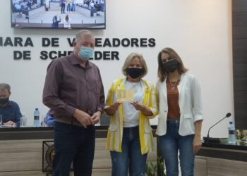 Prefeito de Schroeder participa da celebração dos 10 anos da Escola do Legislativo da Avevi