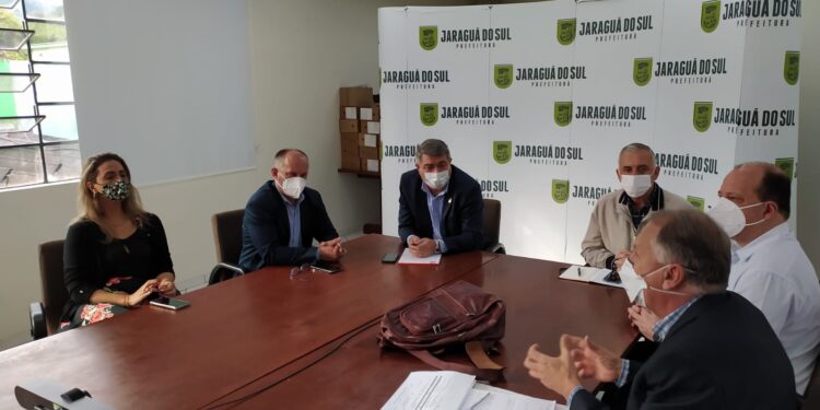 Equipe do MEC avalia estruturas de saúde em Jaraguá do Sul