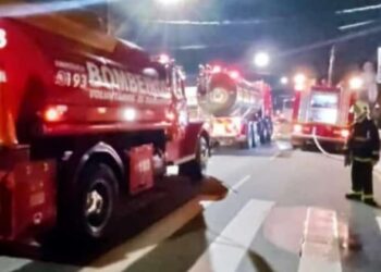 Mulher é resgatada de apartamento em chamas em Jaraguá do Sul