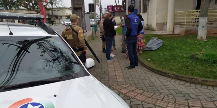 Operação fiscaliza comércio de ambulantes em Jaraguá do Sul
