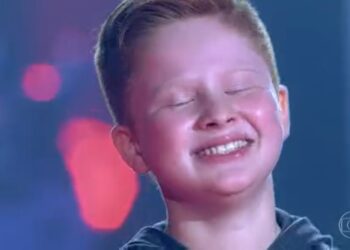[Vídeo] Guaramirense Gustavo Bardim avança no The Voice Kids após escolha de Michel Teló