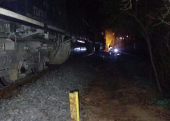 Homem tem pernas amputadas após ficar preso embaixo de trem em Mafra