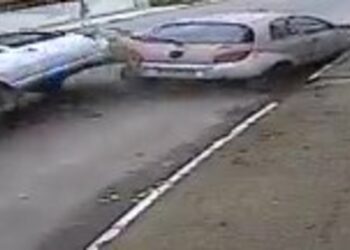 Vídeo flagra momento em que carro capota em Jaraguá do Sul; Confira