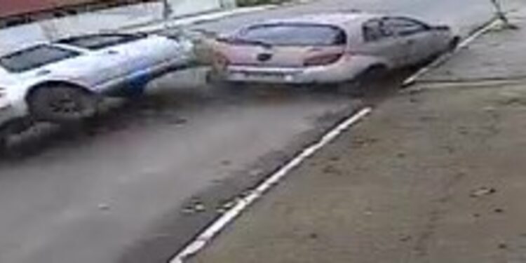 Vídeo flagra momento em que carro capota em Jaraguá do Sul; Confira