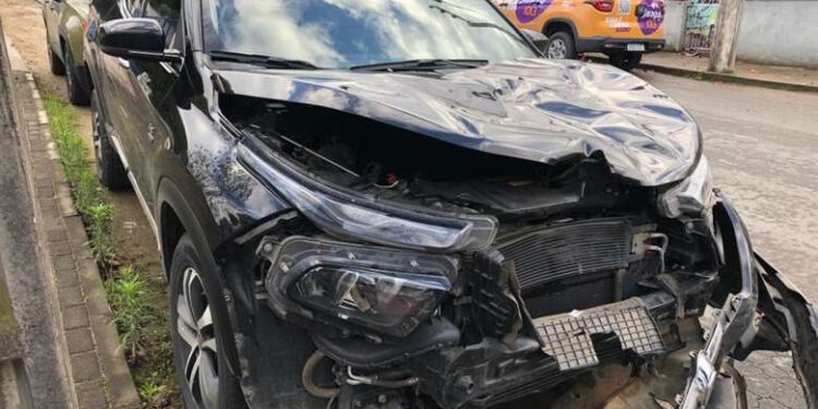 Motociclista tem suspeita de fratura após acidente em Jaraguá do Sul