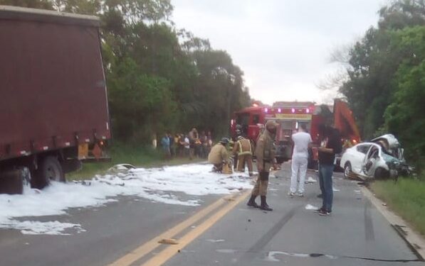 Motorista fica gravemente ferido após colisão com caminhão na BR-280, em Jaraguá do Sul