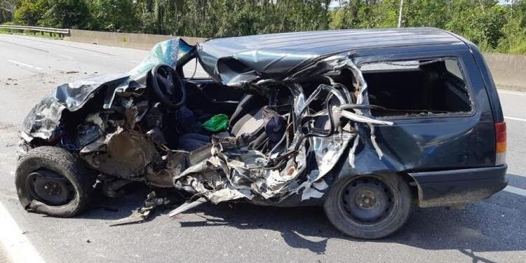Motorista de 29 anos morre após invadir contramão da BR-101, no Norte de SC