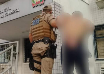 Homem é preso após estuprar a irmã de seis anos em SC