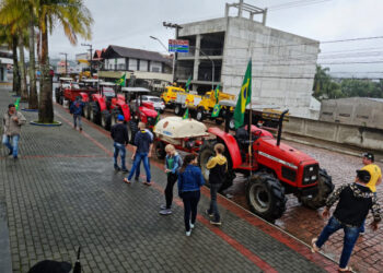 7 de setembro: ato em Corupá tem hasteamento da bandeira em guincho gigante