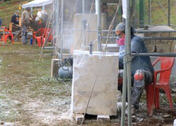 Artistas nacionais e internacionais fazem esculturas no Pico Malwee, em Jaraguá do Sul