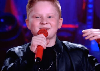 De olho na final, Gustavo Bardim se apresenta no The Voice Kids neste domingo (19)