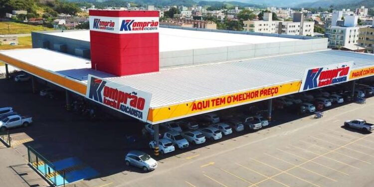 Komprão Koch Atacadista inaugura loja em Jaraguá do Sul
