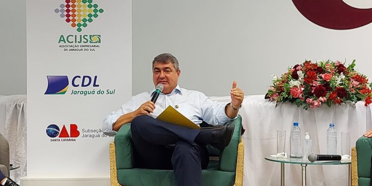 Prefeito de Jaraguá do Sul fala sobre ações entre o Poder Público e a iniciativa privada no município