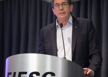 Fiesc diz que bloqueios já causaram prejuízos consideráveis e pede fim do movimento