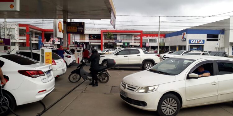 Começa a faltar combustível nos postos de Schroeder nesta quarta-feira (8)