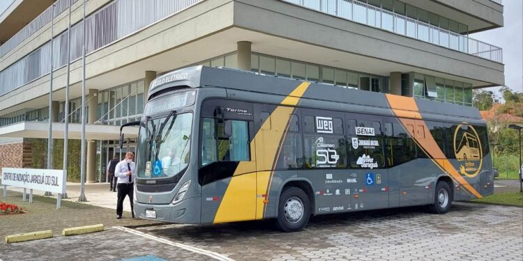 Passeios com ônibus elétrico começam hoje (3) em Jaraguá do Sul