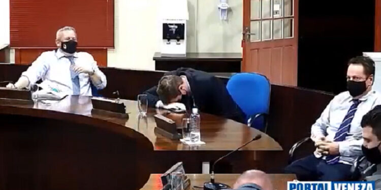 Vídeo: Rifa “A Fazendinha” gera gargalhadas entre vereadores de SC