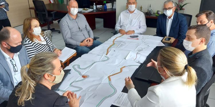 Jaraguá do Sul e Pomerode discutem viabilidade de pavimentação da rodovia JGS 489