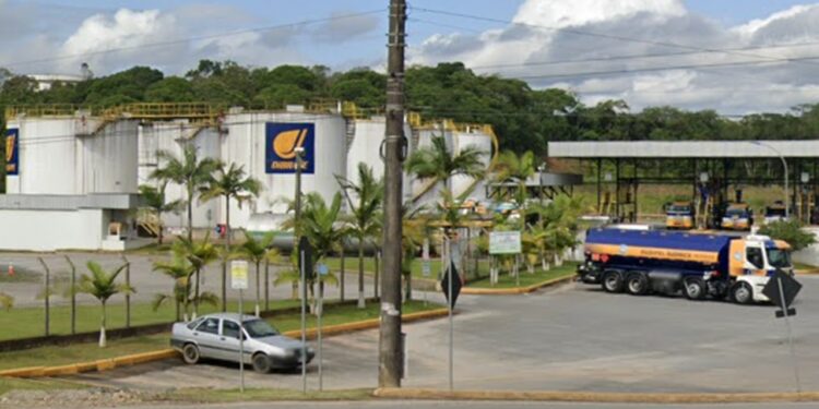 Distribuidora de combustíveis é bloqueada por manifestantes em Guaramirim