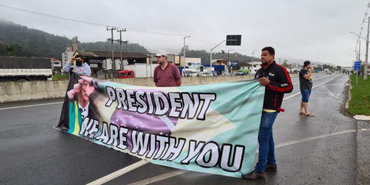 Bloqueio na BR-280, em Guaramirim, deve durar 72 horas