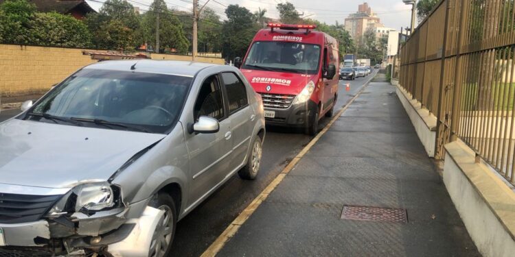 Ciclista fica ferida em acidente em Jaraguá do Sul