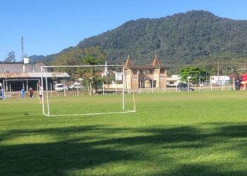 Homem sofre mal súbito durante o trabalho em Schroeder e é transferido de helicóptero ao hospital