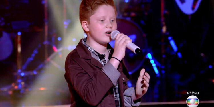 Após avançar no The Voice Kids, Gustavo Bardim vai precisar de ajuda da região nas semifinais