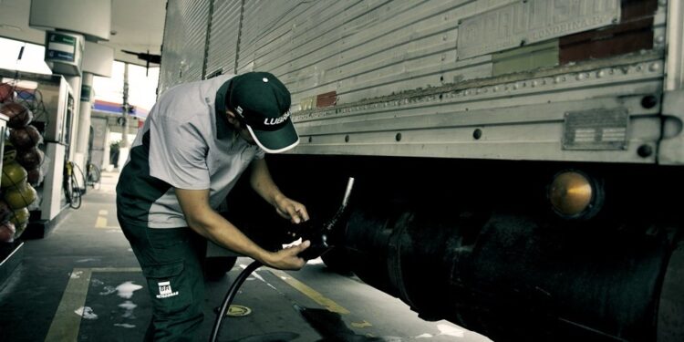 Petrobras anuncia alta de 9% no diesel nas refinarias