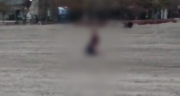 [Vídeo] Casal é flagrado ‘inaugurando’ faixa de areia em Balneário Camboriú