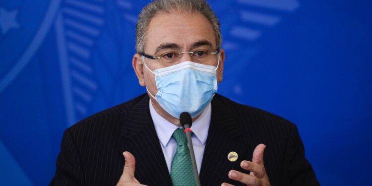 Ministro da Saúde prevê fim da obrigatoriedade de máscara ao ar livre em novembro