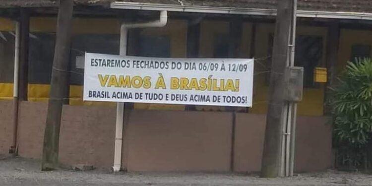 Faixa informando fechamento de restaurante de Jaraguá do Sul para protesto viraliza nas redes sociais