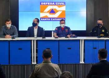 Governo do Estado trabalha para desbloquear rodovias catarinenses